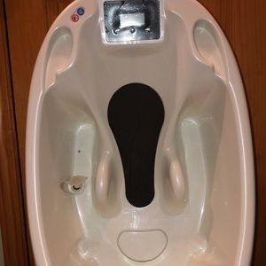 Aqua Scale baby bathtub